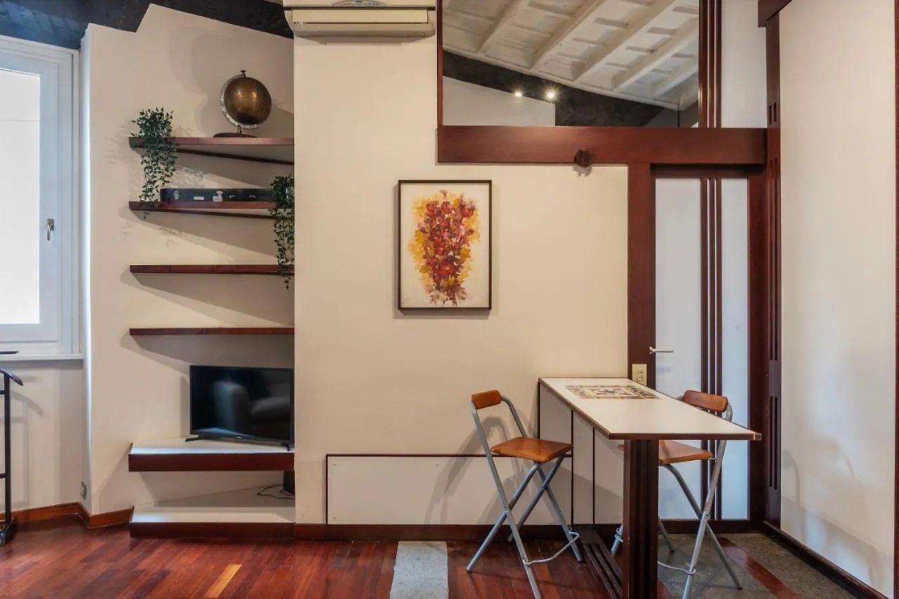 Piazza Navona Petite House Apartment Rome