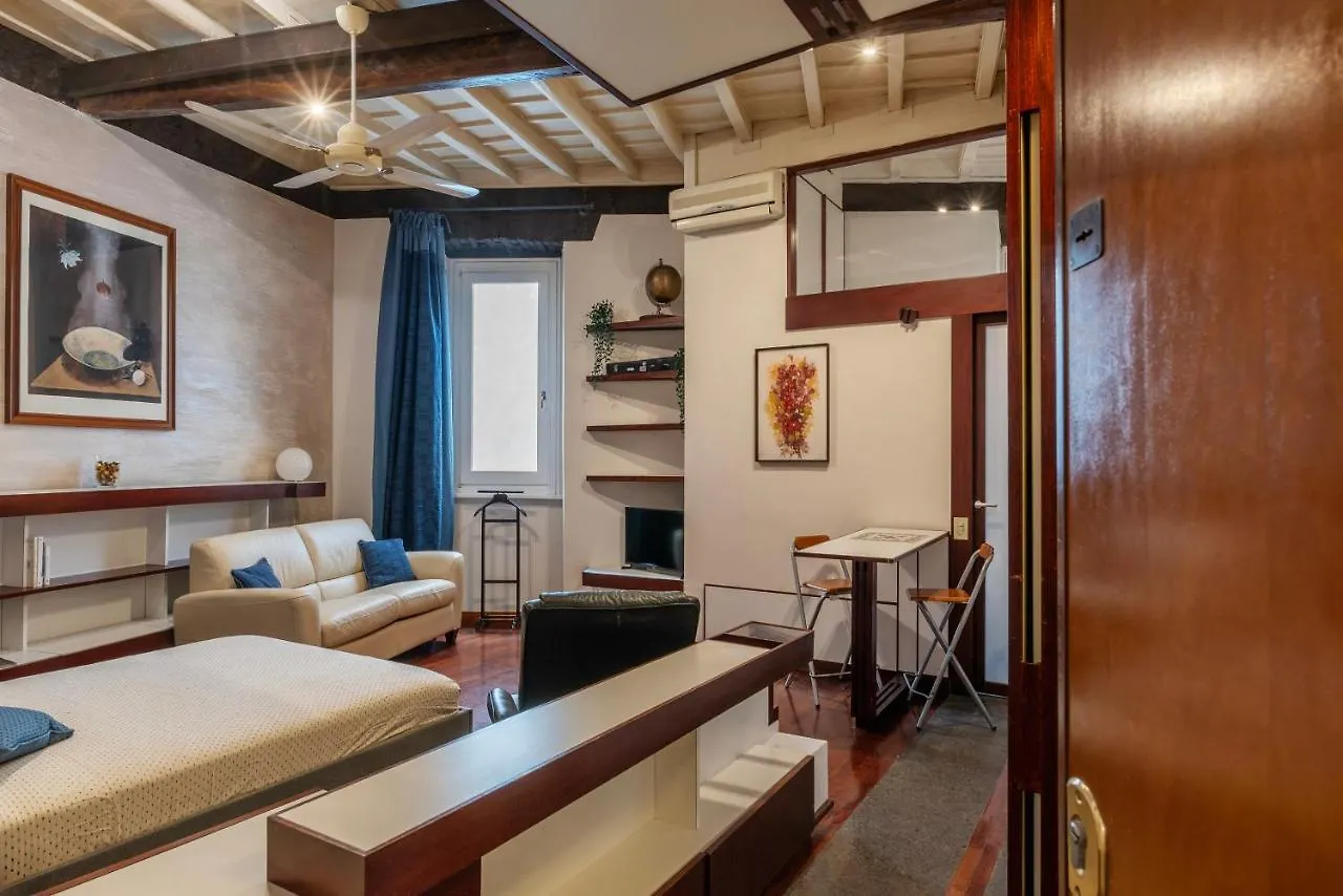Piazza Navona Petite House Apartment Rome