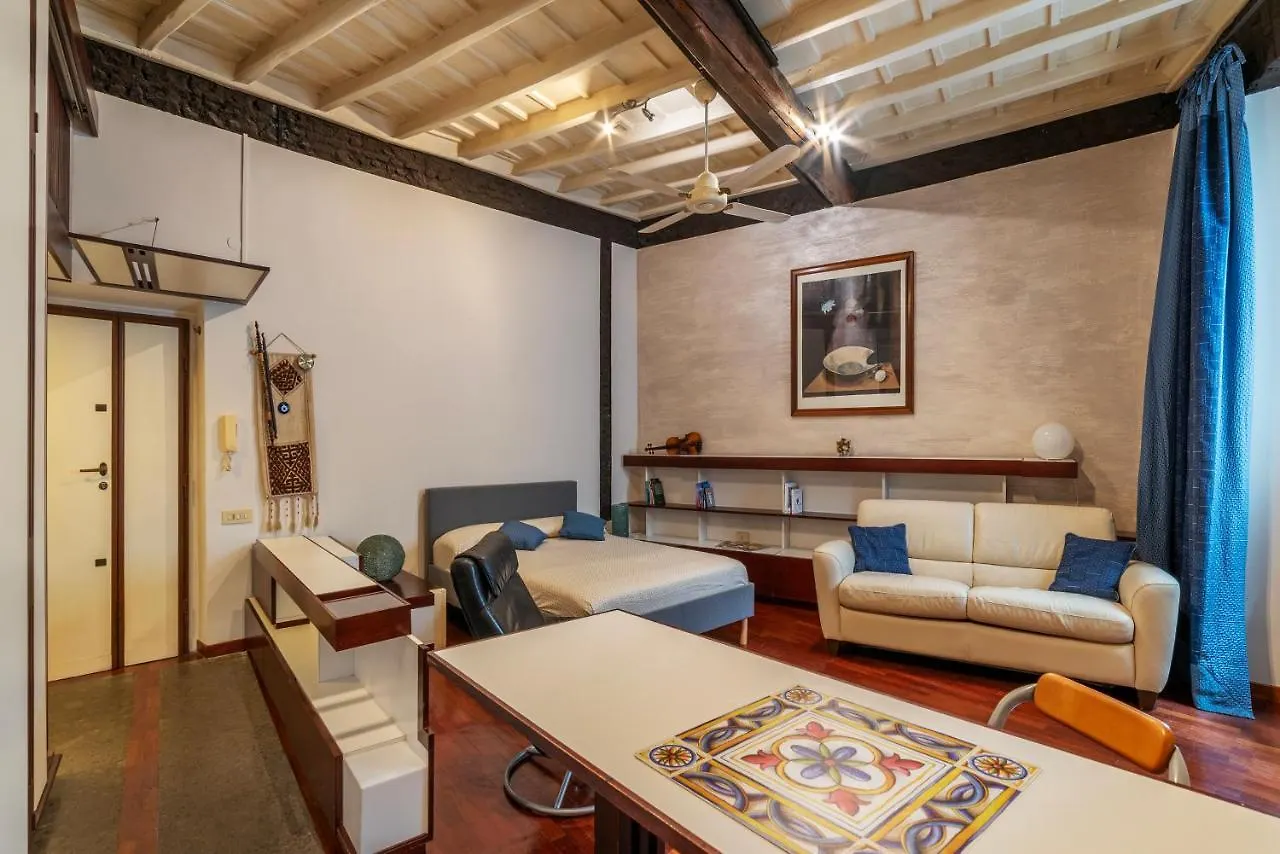 Piazza Navona Petite House location