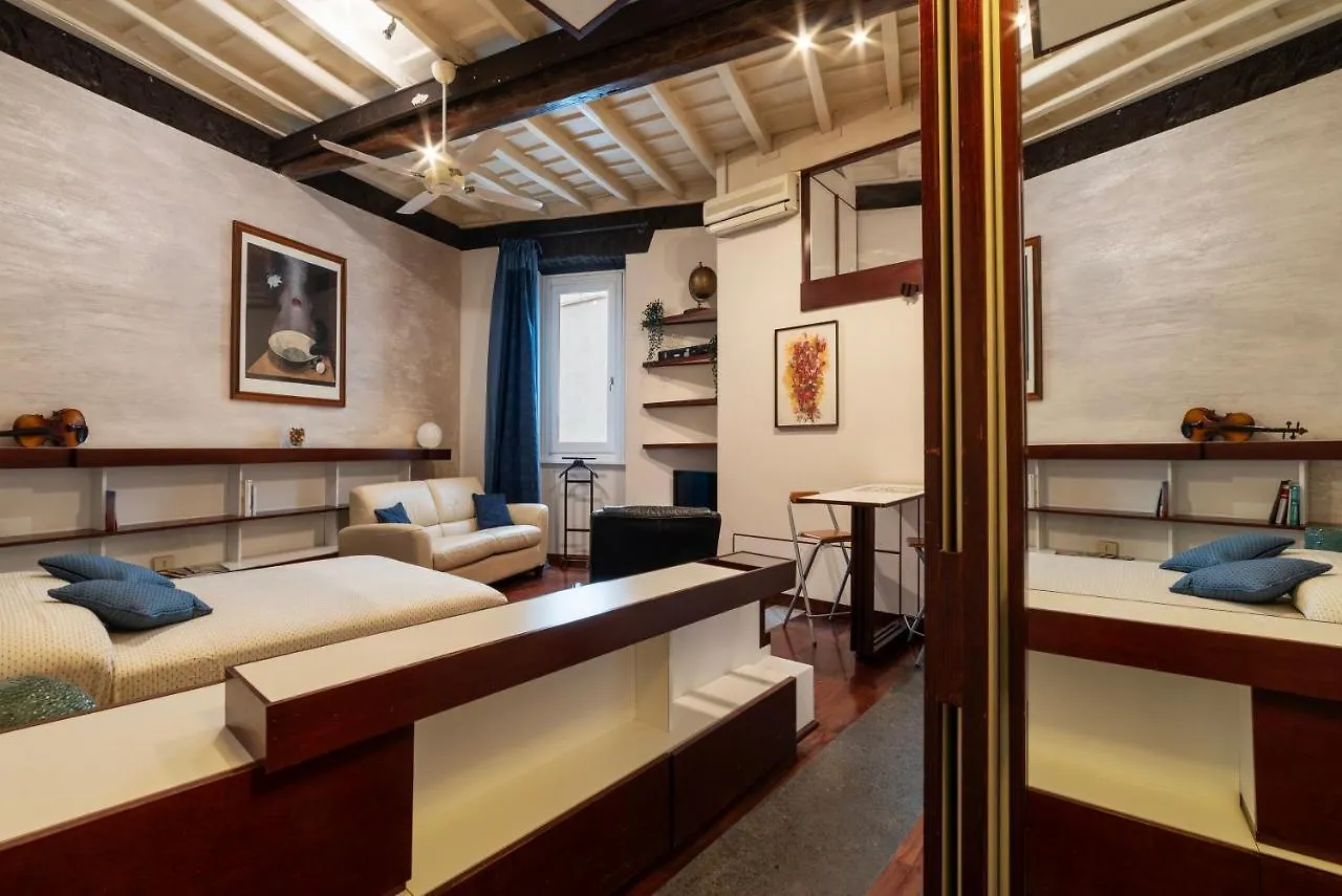 Piazza Navona Petite House Apartment Rome